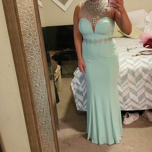 Alyce Paris beautiful beaded gown - Picture 3 of 4